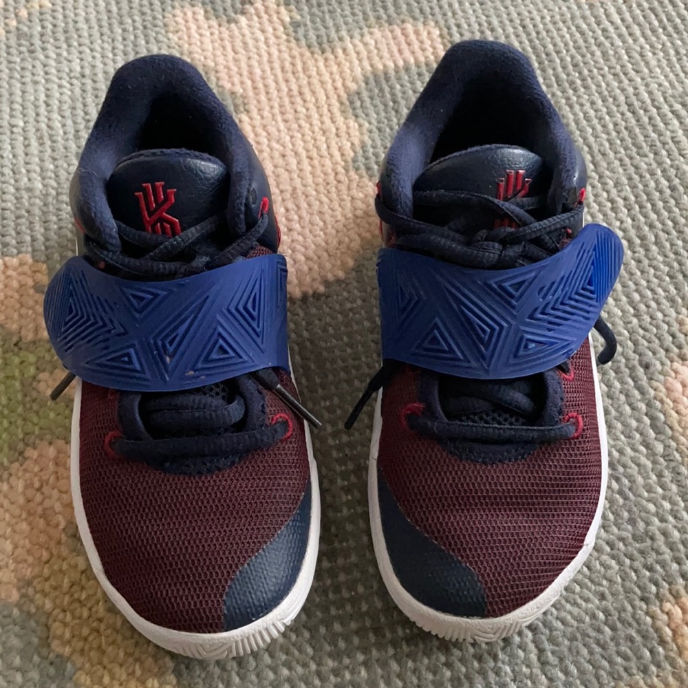Nike Kyrie Flytrap 3 “little boys” basketball shoes
